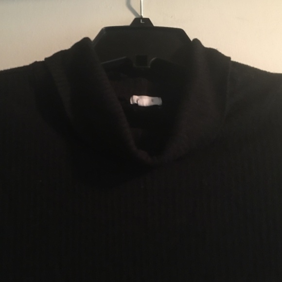 Turtle neck crop top - Picture 2 of 3